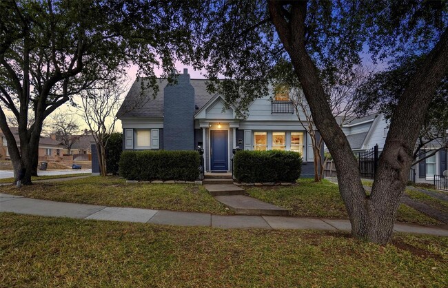 Building Photo - Charming Tudor Home in Arlington Heights