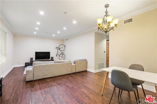 Building Photo - 1401 S St Andrews Pl