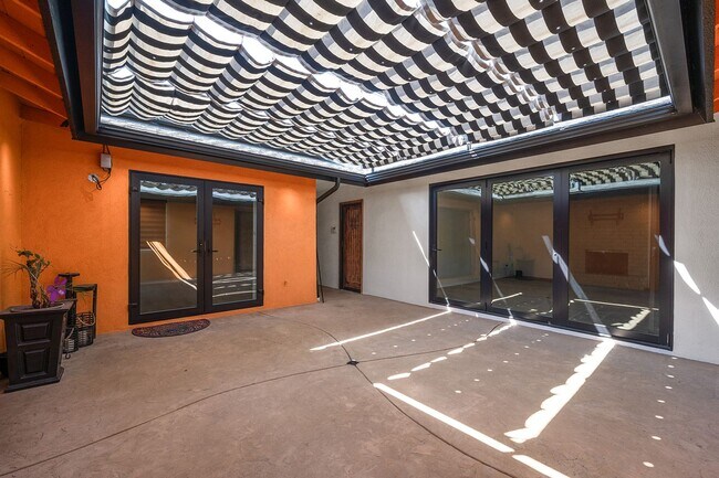 Building Photo - **724 E Cypress Ave Glendora** 4 bedroom 2 bath !!2 weeks free OAC!!