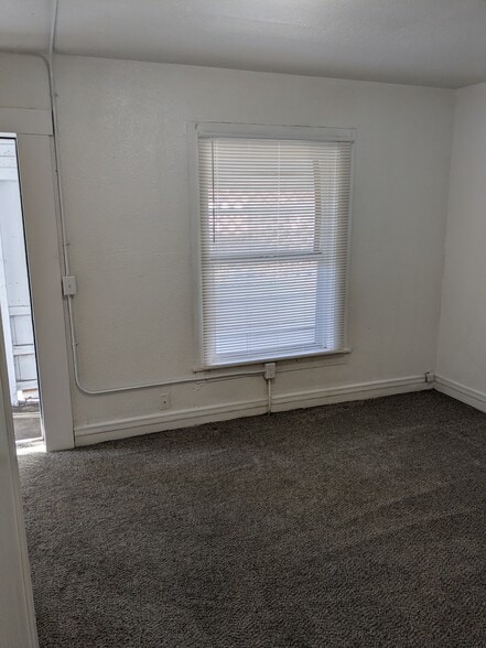 Building Photo - 303 S 5th St