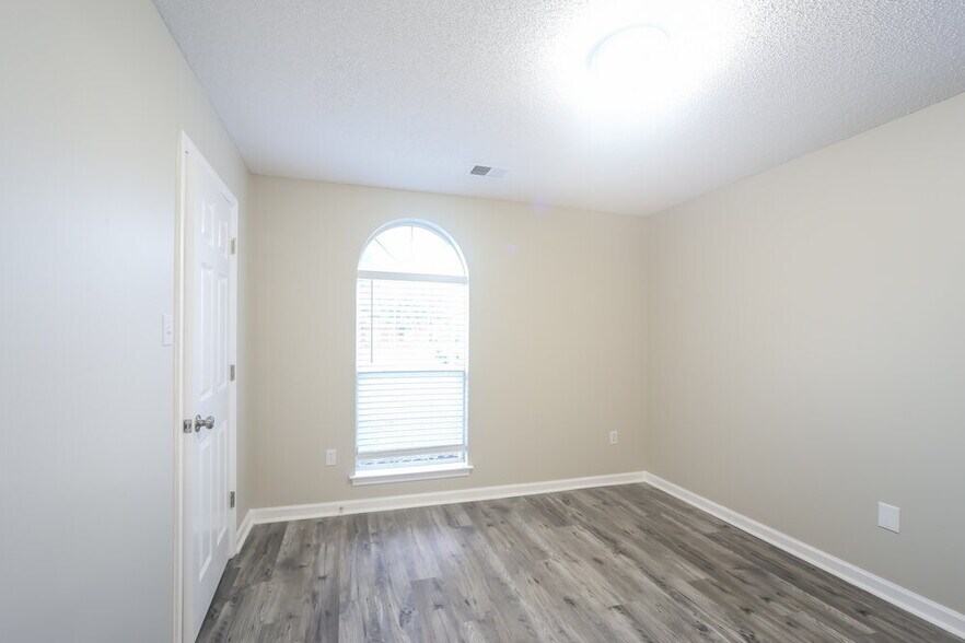 Building Photo - 5755 Kuykendall Dr