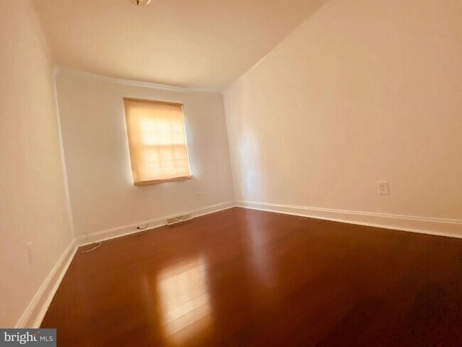 Building Photo - 3 Bedroom house -