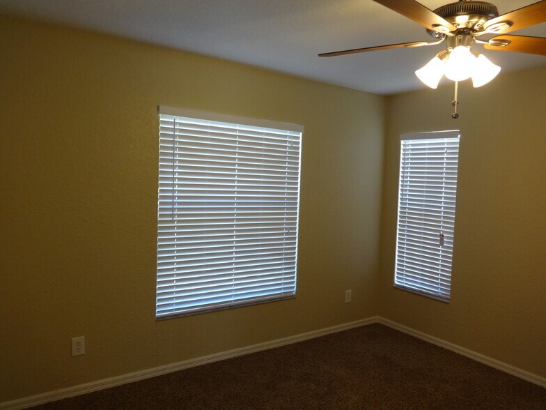 Building Photo - 3965 SW Laffite St