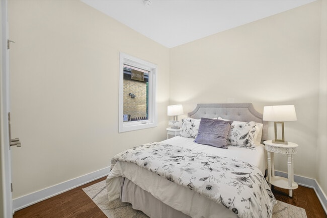 Building Photo - 2541 N 76th Ave