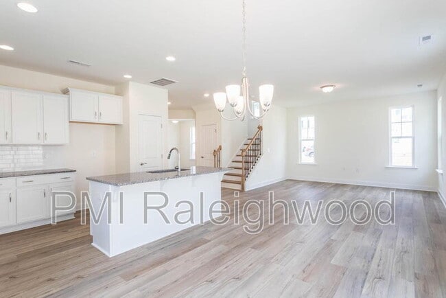 Building Photo - 2001 Seford Dr