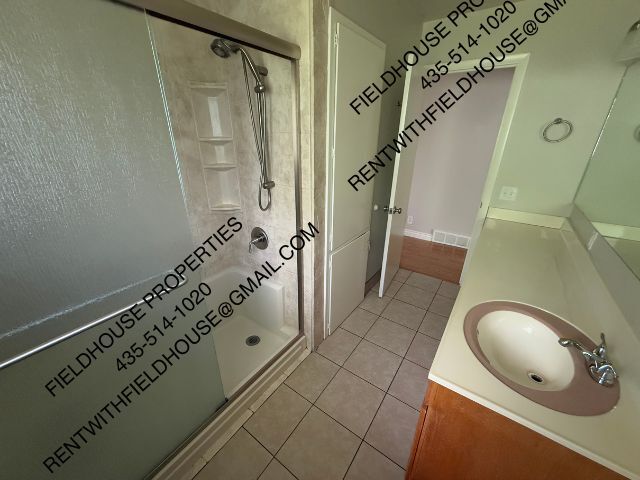 Building Photo - 1285 E 1500 N