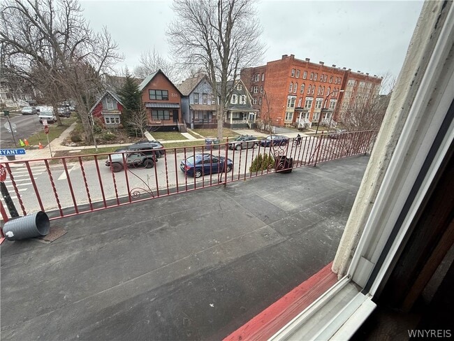 Building Photo - 319 Bryant St