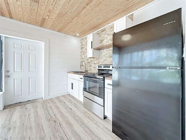 Building Photo - 497 Normandy Rd