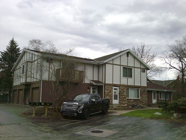 Primary Photo - 2 Bedroom, 1.5 Bath Townhome
