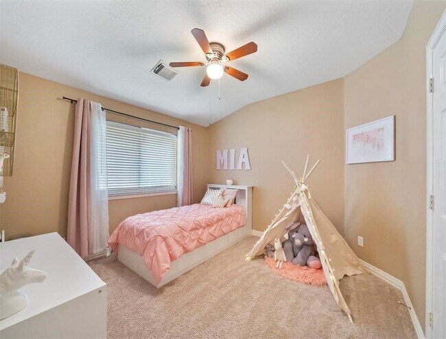Building Photo - 2012 Roaring Springs Dr