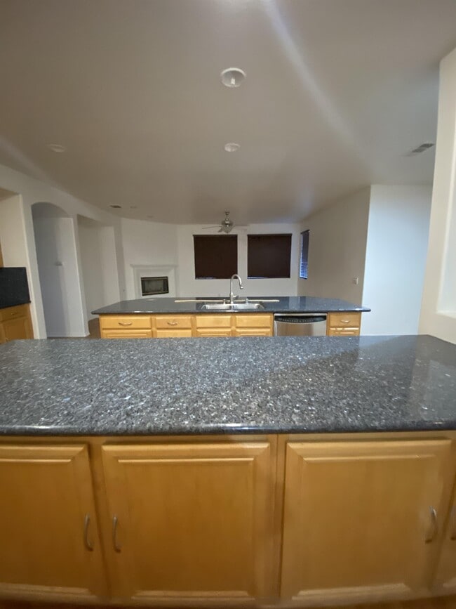 Building Photo - 4350 Club Vista Dr