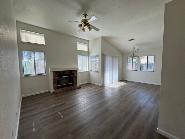 Building Photo - Three Bed, Two Bath Home with a Two Car Garage