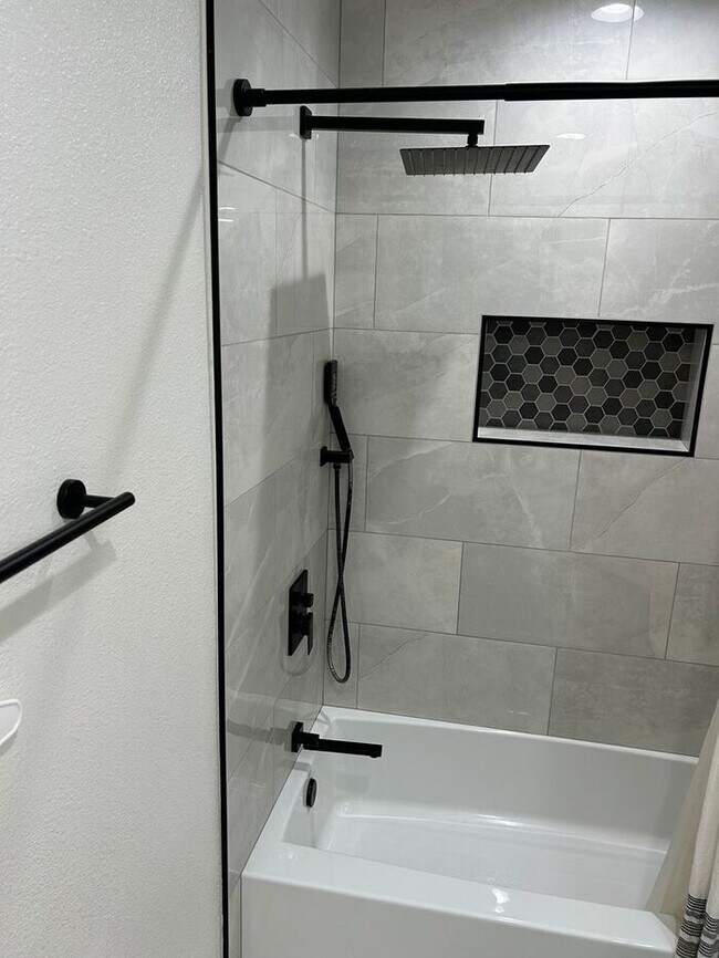 Building Photo - FANTASTIC 3BD TOWNHOUSE FOR LEASE!