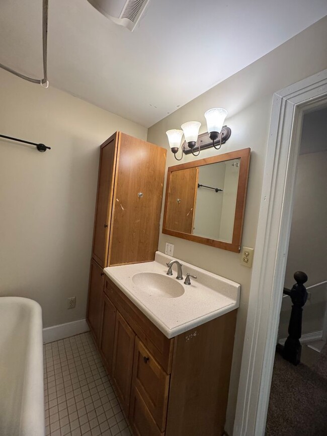 Building Photo - Village of Carthage 3/4 Bedroom / 1.5 Bath...
