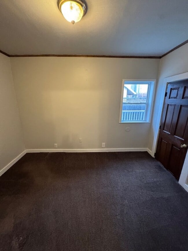 Building Photo - 1713 Hoagland Ave