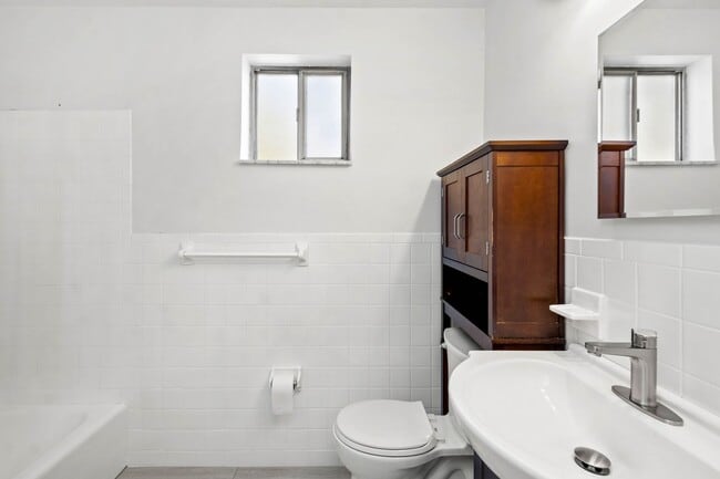 Building Photo - AVAILABLE SEPT 1ST!! GORGEOUS 3 BEDROOM IN...