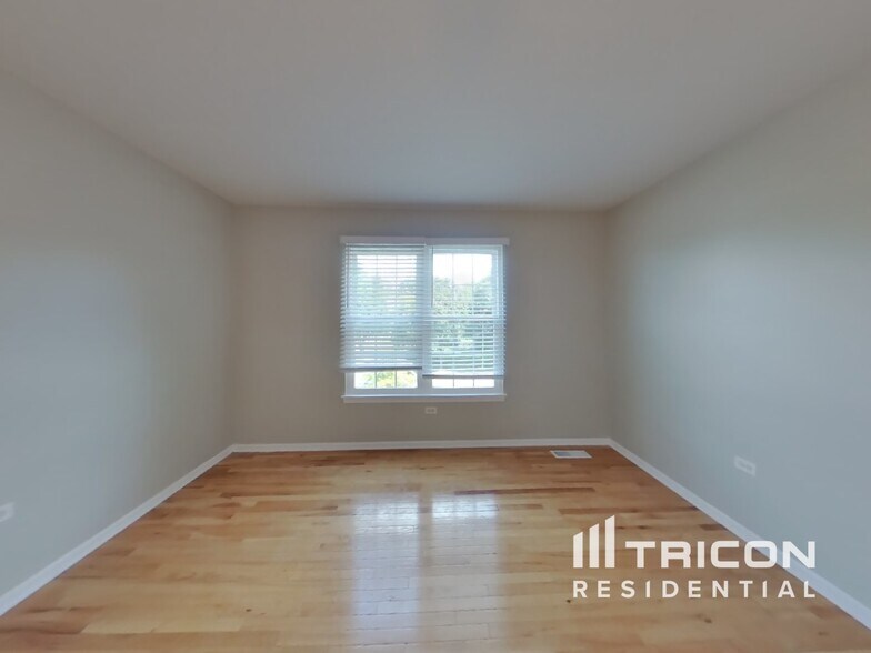 Building Photo - 1318 Deerpath Cir