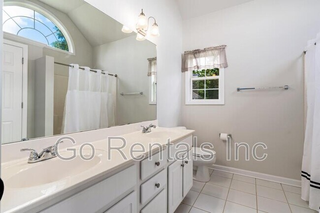 Building Photo - 117 Camden Lake Dr
