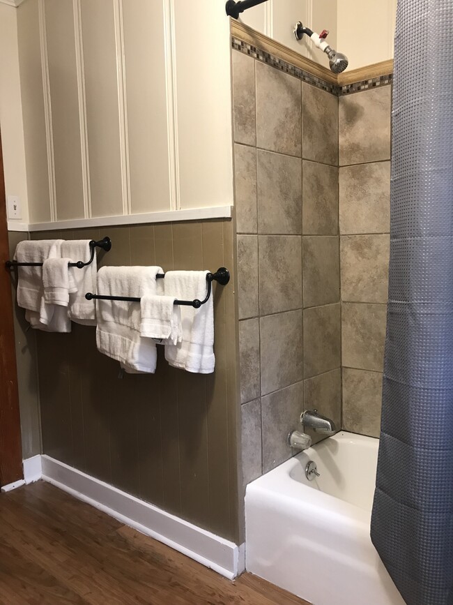 Bathroom - 1495 Henderson Hwy