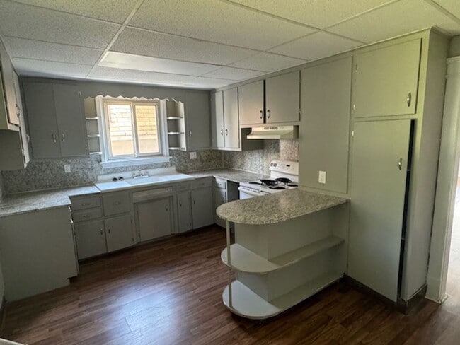 Building Photo - 3 bedroom