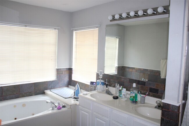 Building Photo - 7018 Crystal Dowels Dr
