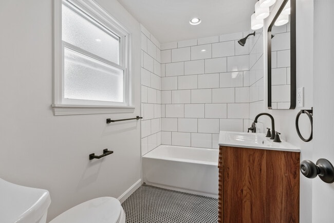 Building Photo - 4484 Scherling St