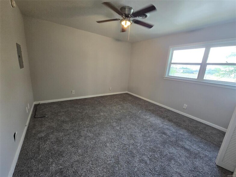 Building Photo - 3735 Wesley Dr