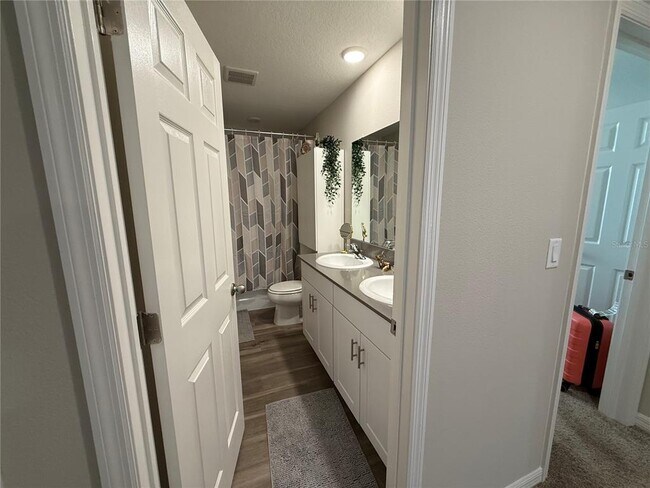 Building Photo - 3464 Dahlia Dr