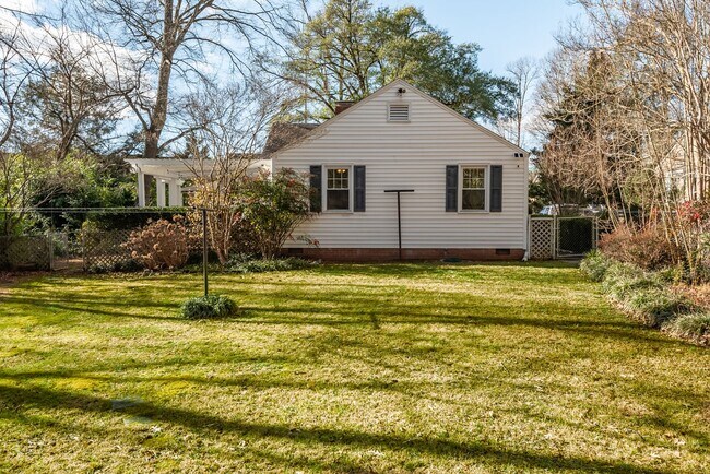 Building Photo - *Application Pending* Charming Cottage in Northgate Park - A Gem in the Heart of Durham!