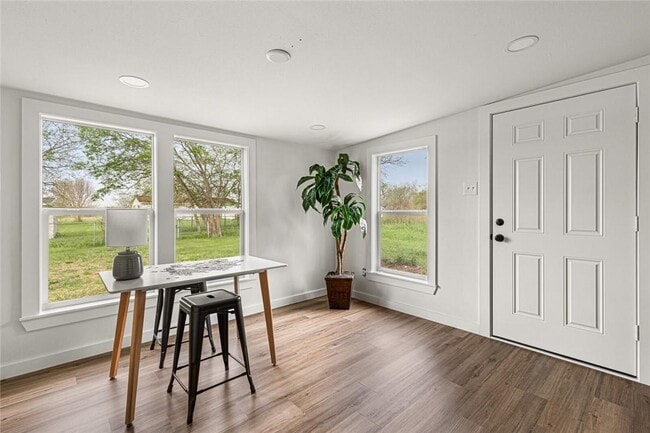 Building Photo - 710 S Pearl St