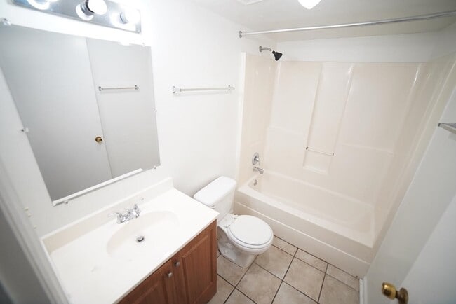 Building Photo - 2555 Chateau Ln