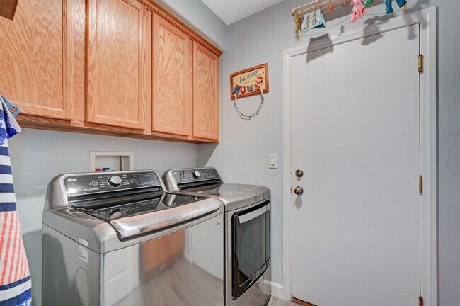 Building Photo - 4 Bedroom With a Pool in North Las Vegas- ...