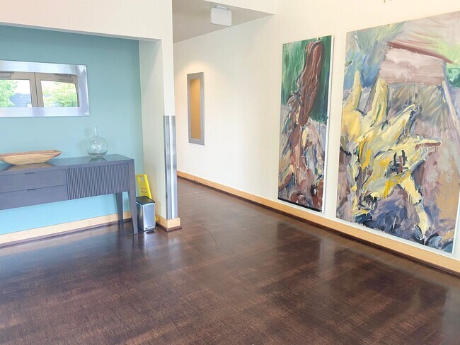 Building Photo - 2 Bedroom Lofts in Overlook! Water, Sewer and Garbage Included!!!