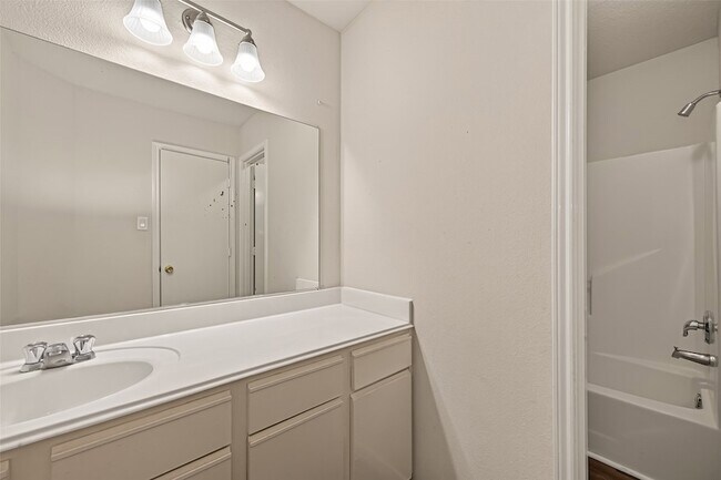 Building Photo - 14837 Peachmeadow Ln