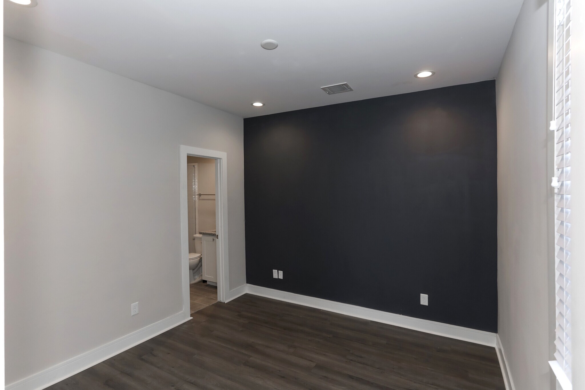 1st Floor Bedroom - 3107 Saint Charles St