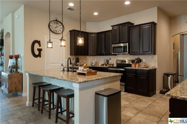 Building Photo - 5633 Briar Fld