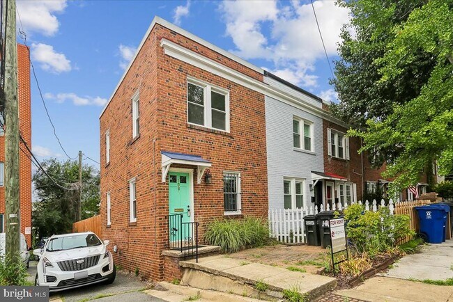 Building Photo - 108 Baggett Pl