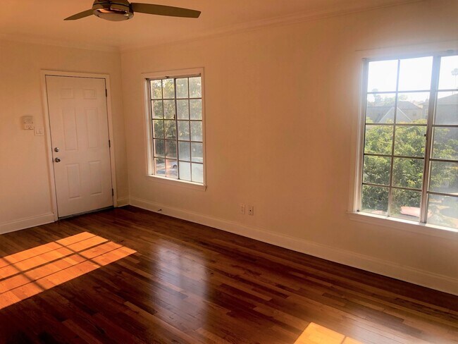 Interior Photo - 1418 S Genesee Ave