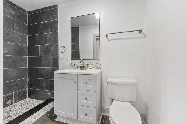 Building Photo - Newly Remodeled Beauty waiting for its fir...