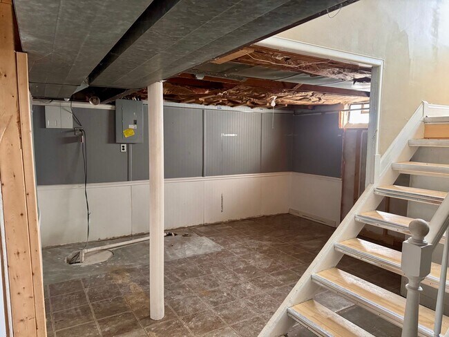 Building Photo - Spacious 5-Bedroom Home in Prime Royal Oak Location – $2,900/month