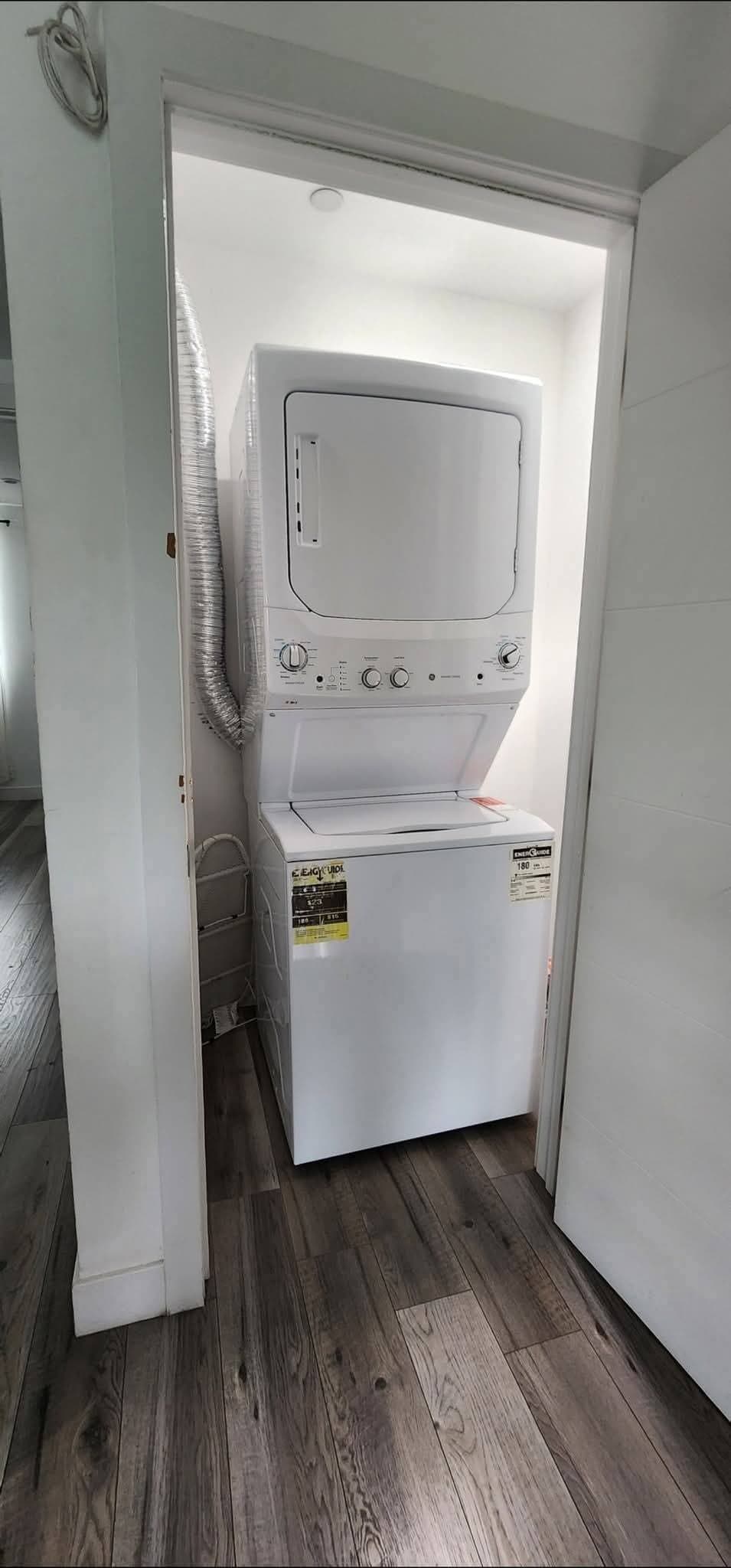 Building Photo - 1228 Alexandria Ave