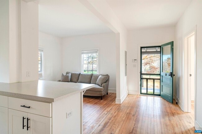 Building Photo - 2580 Nydrie Dr