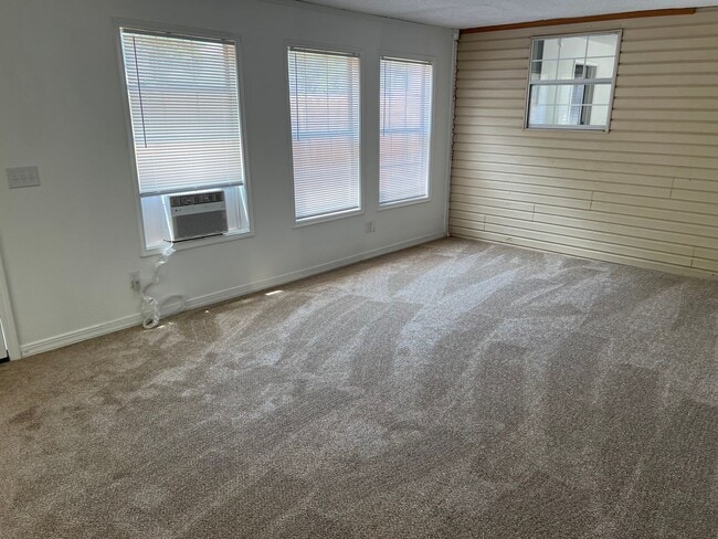 Building Photo - 217 Bay St NW