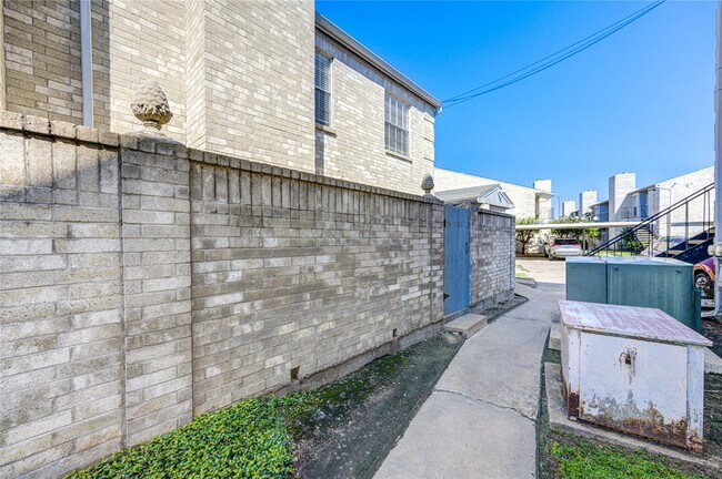 Building Photo - 6500 Sands Point Dr