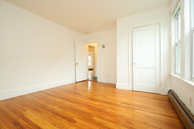 Building Photo - 98 Woodside Ave