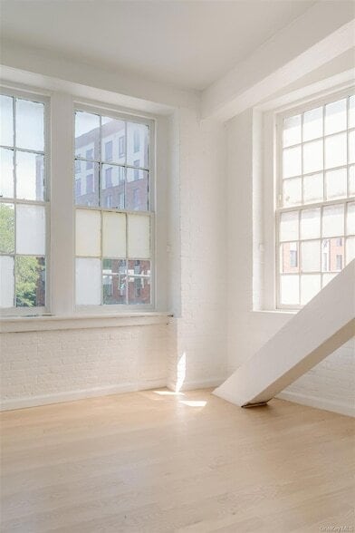 Building Photo - 155 S River St