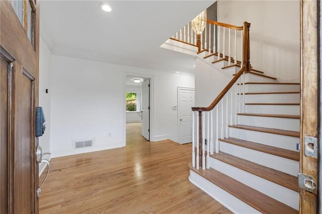 Building Photo - 1809 Shelburne Ridge