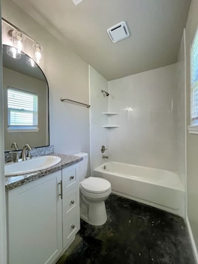 Building Photo - 3001 9th St