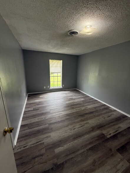 Building Photo - 2943 Alta Rd