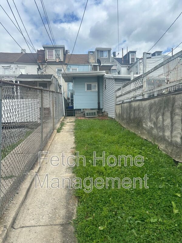 Building Photo - 1024 Birch St